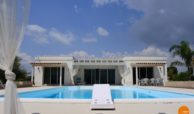 Villa con piscina e vista panoramica (12)